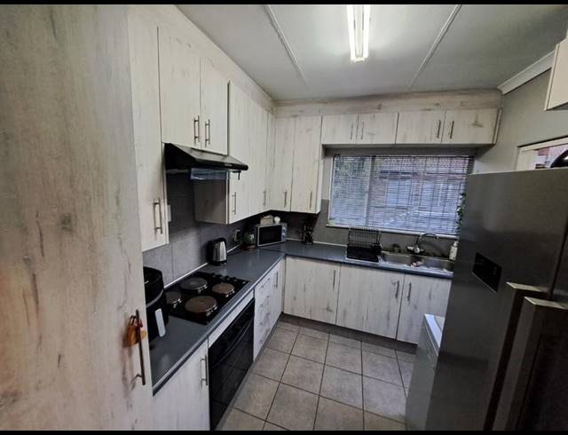 3 BEDROOM SIMPLEX FOR SALE IN BRACKENHURST